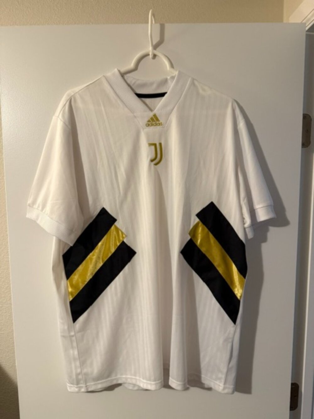 Juventus Adidas 2022-23 Home Jersey - Size Large